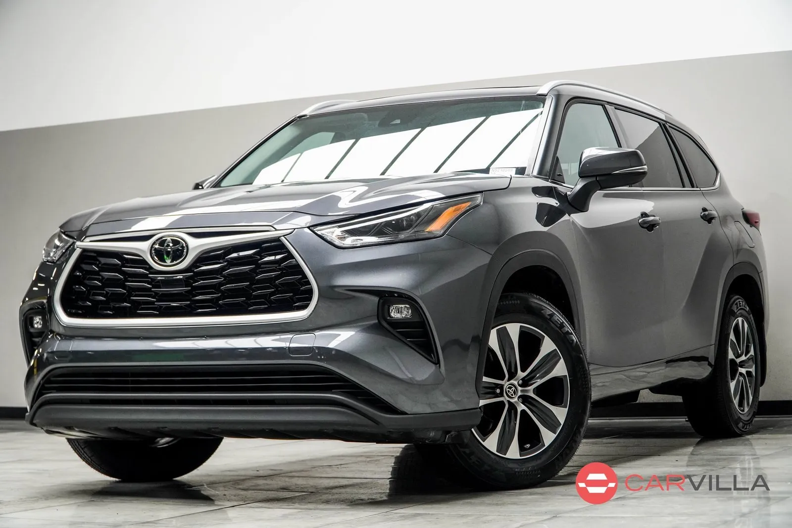 Gray 2022 Toyota Highlander XLE for sale in Kennesaw, GA