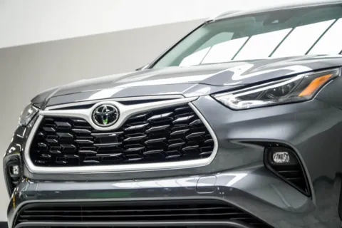 Photos of 2022 Toyota Highlander XLE for sale in Kennesaw, GA at Carvilla