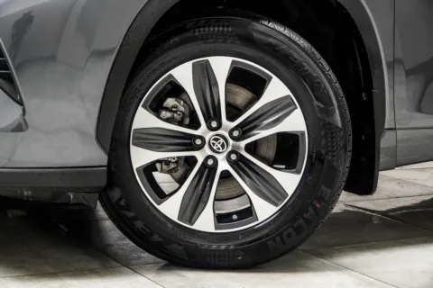 Another view of 2022 Toyota Highlander XLE for sale in Kennesaw, GA at Carvilla