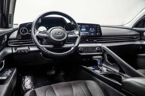 More photos of 2021 Hyundai Elantra SEL at Carvilla, GA