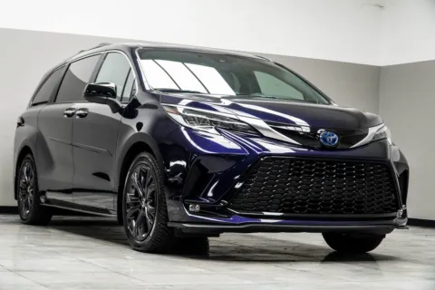 More photos of 2022 Toyota Sienna XSE at Carvilla, GA