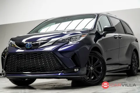 Blue 2022 Toyota Sienna XSE for sale in Kennesaw, GA