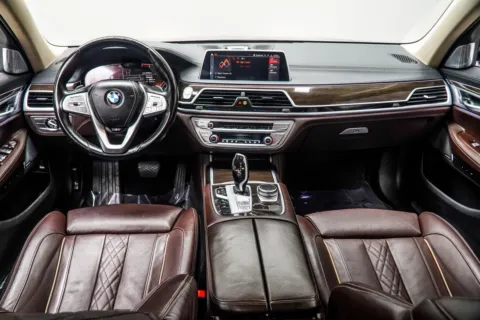 More photos of 2022 BMW 7 Series 750i xDrive at Carvilla, GA