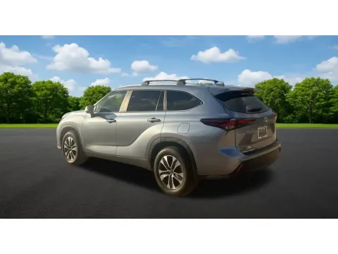 More photos of 2024 Toyota Highlander XLE at Hixson Toyota, LA