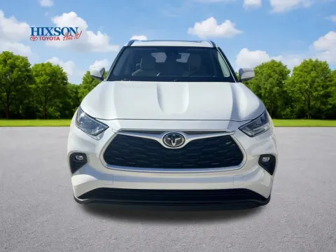 Photos of 2020 Toyota Highlander XLE for sale in Deridder, LA at Hixson Toyota