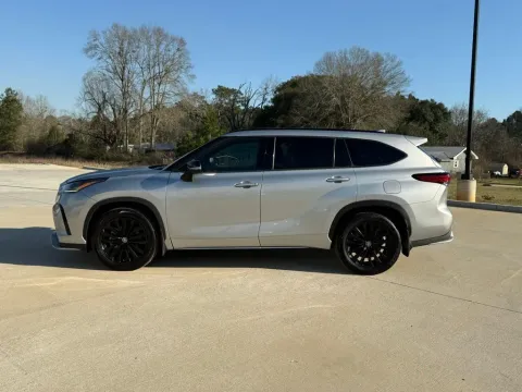 Another view of 2023 Toyota Highlander XSE for sale in Deridder, LA at Hixson Toyota