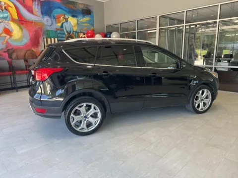 More photos of 2019 Ford Escape Titanium at Hixson Toyota, LA