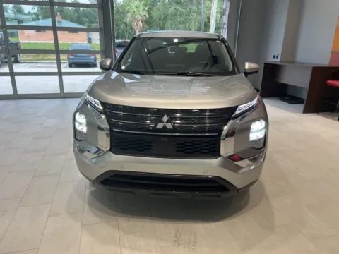 Photos of 2024 Mitsubishi Outlander SE for sale in Deridder, LA at Hixson Toyota