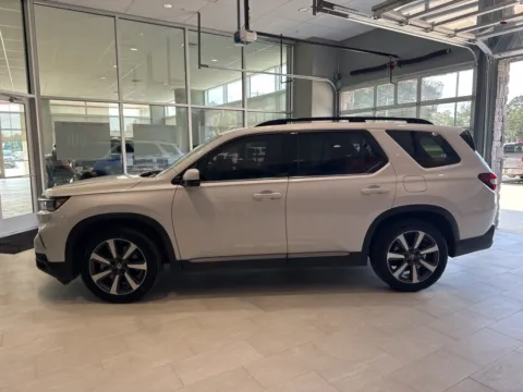 Photos of 2023 Honda Pilot Touring for sale in Deridder, LA at Hixson Toyota