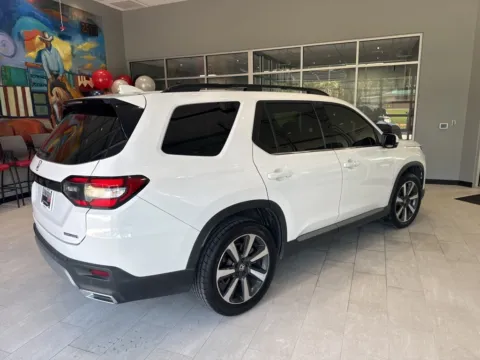 More photos of 2023 Honda Pilot Touring at Hixson Toyota, LA