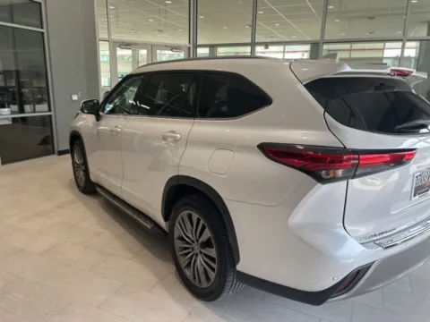 More photos of 2022 Toyota Highlander Platinum at Hixson Toyota, LA