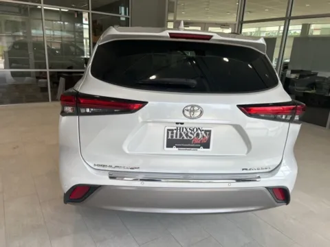 More photos of 2022 Toyota Highlander Platinum at Hixson Toyota, LA