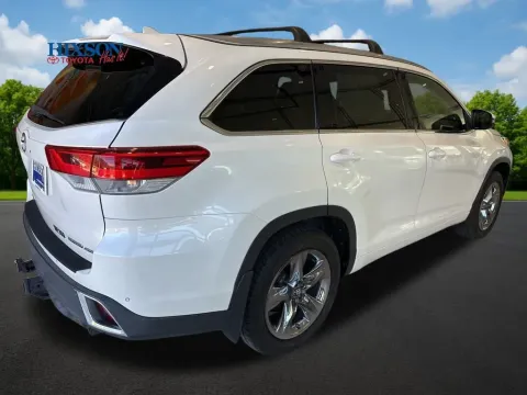More photos of 2018 Toyota Highlander Limited Platinum at Hixson Toyota, LA