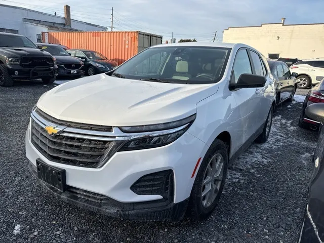 2022 Chevrolet Equinox LS's photo