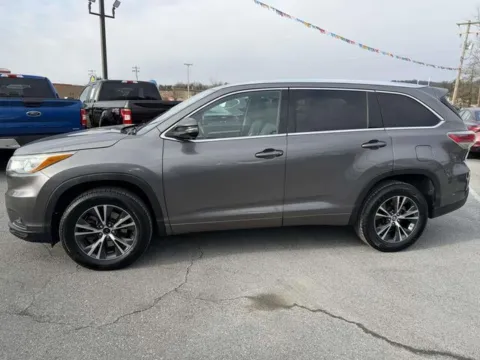Photos of 2016 Toyota Highlander XLE V6 for sale in Frederick, MD at Hi Lo Auto Sales - Frederick - Route 40