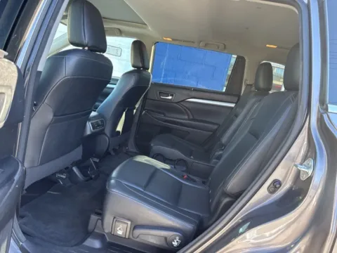 Photos of 2016 Toyota Highlander XLE V6 for sale in Frederick, MD at Hi Lo Auto Sales - Frederick - Route 40