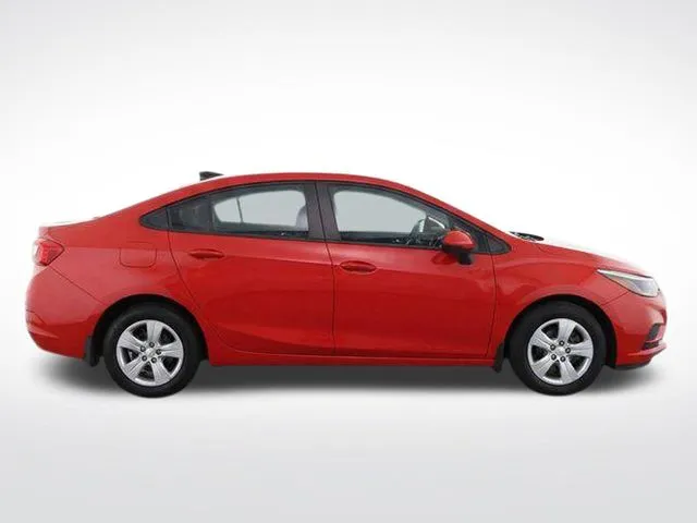 2017 Chevrolet Cruze LS - Photo 8