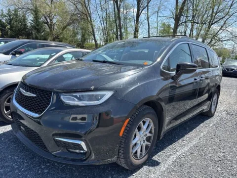 Black 2022 Chrysler Pacifica Touring L for sale in Frederick, MD