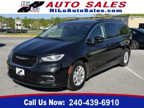 Black 2022 Chrysler Pacifica Touring L for sale in Frederick, MD