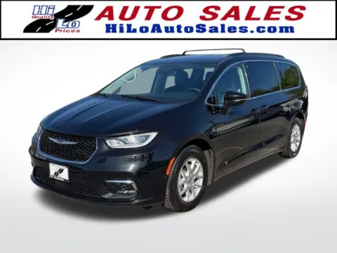 Black 2022 Chrysler Pacifica Touring L for sale in Frederick, MD