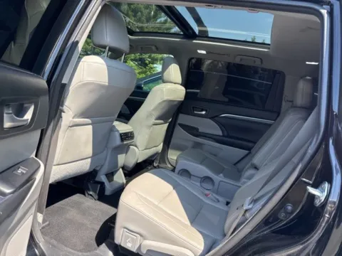 Photos of 2017 Toyota Highlander Limited Platinum for sale in Frederick, MD at Hi Lo Auto Sales - Frederick - Route 40