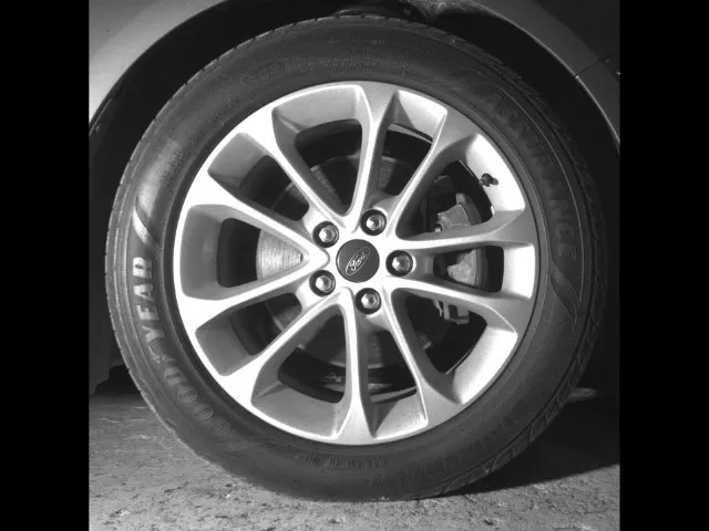 Ford Fusion photo 9