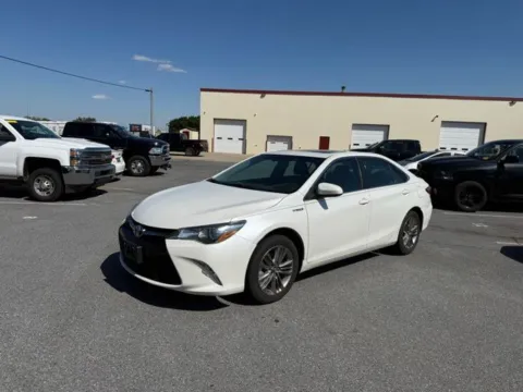 White 2016 Toyota Camry Hybrid SE for sale in Frederick, MD