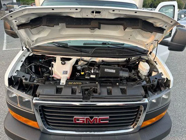 GMC Savana photo 21
