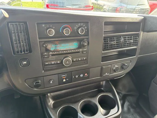 GMC Savana photo 17