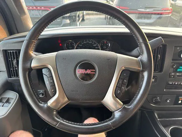 GMC Savana photo 18