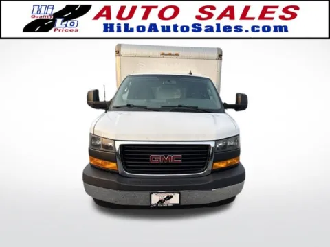 White 2018 GMC Savana Cutaway 4500 4500 Van for sale in Frederick, MD