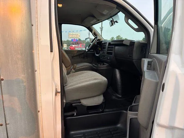 GMC Savana photo 14