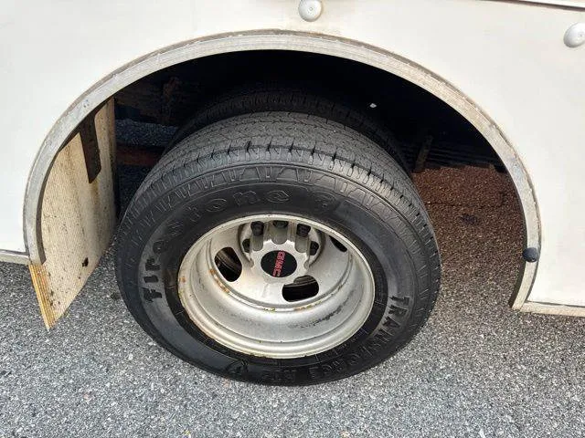 GMC Savana photo 22