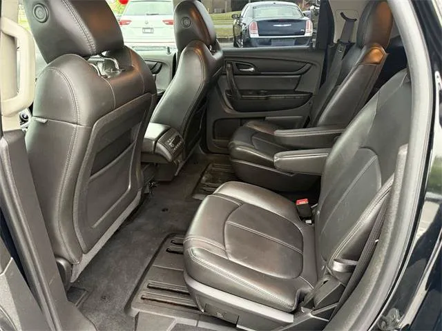 GMC Acadia photo 12