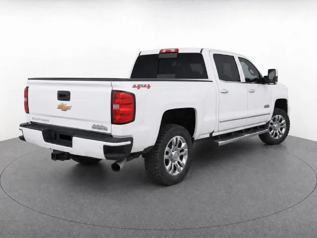 Chevrolet Silverado photo 3