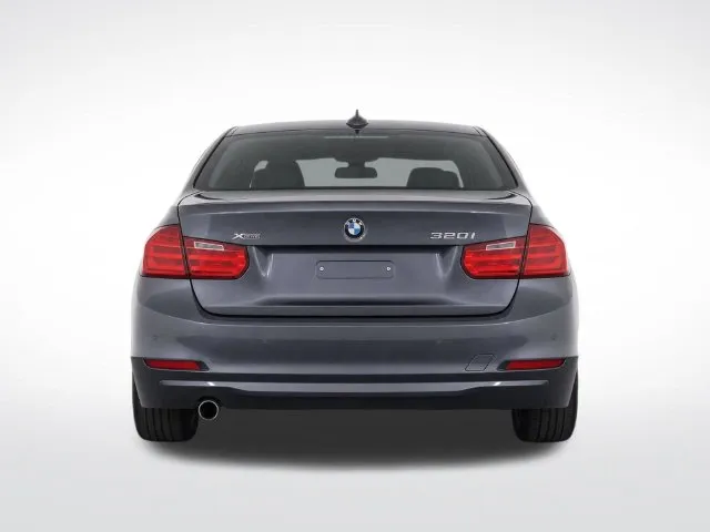 BMW 3 Series photo 6