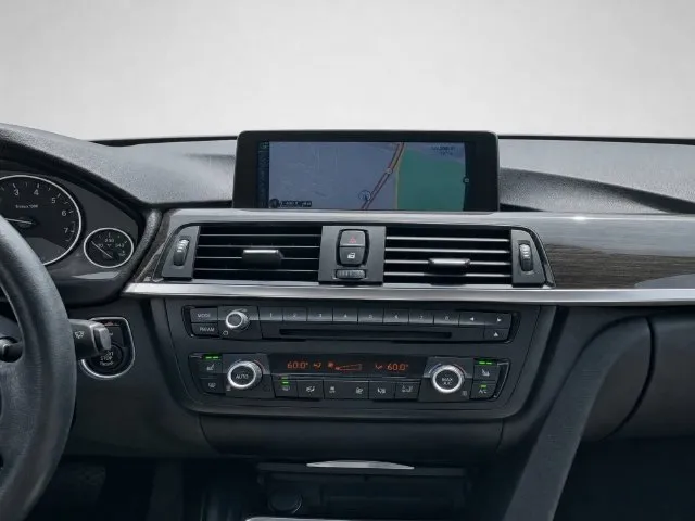 BMW 3 Series photo 24