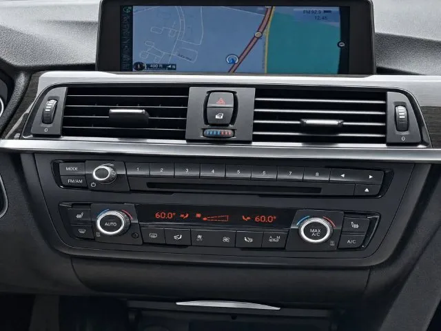 BMW 3 Series photo 18