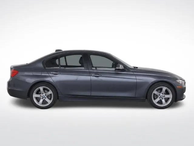 BMW 3 Series photo 8