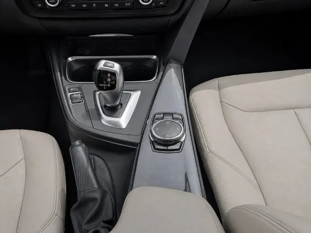 BMW 3 Series photo 22