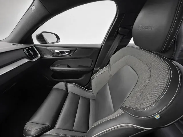Volvo S60 photo 22