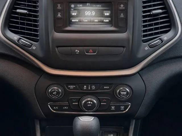 Jeep Cherokee photo 13