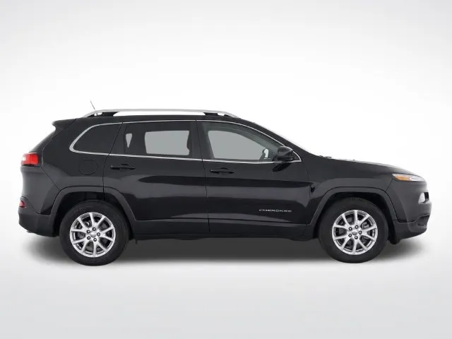 Jeep Cherokee photo 8