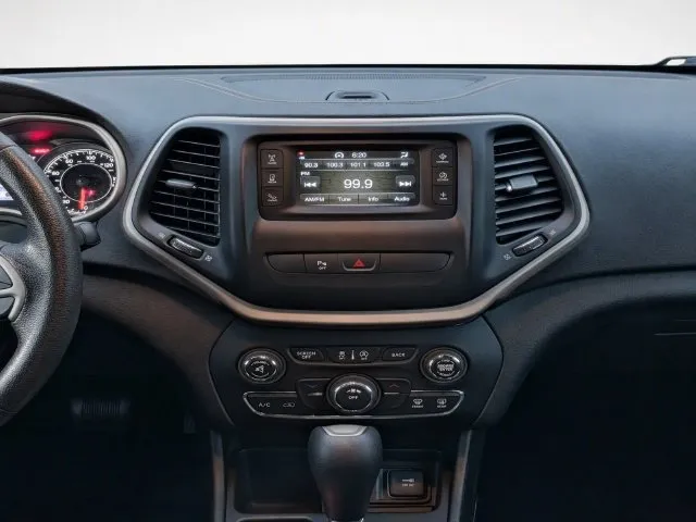 Jeep Cherokee photo 18