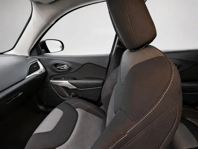 Jeep Cherokee photo 17
