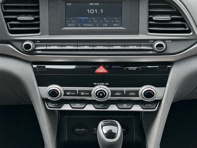 Hyundai Elantra photo 18