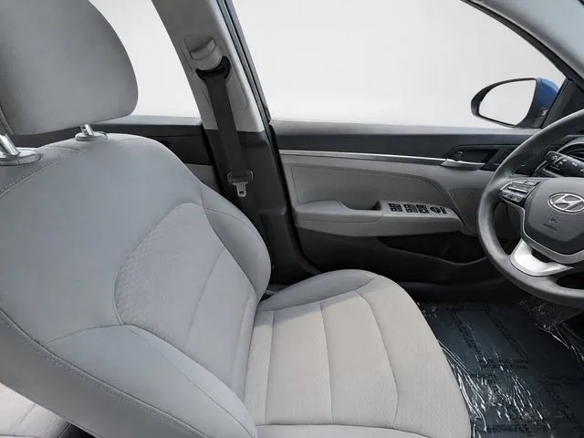 Hyundai Elantra photo 19