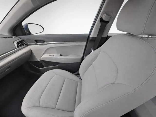 Hyundai Elantra photo 22