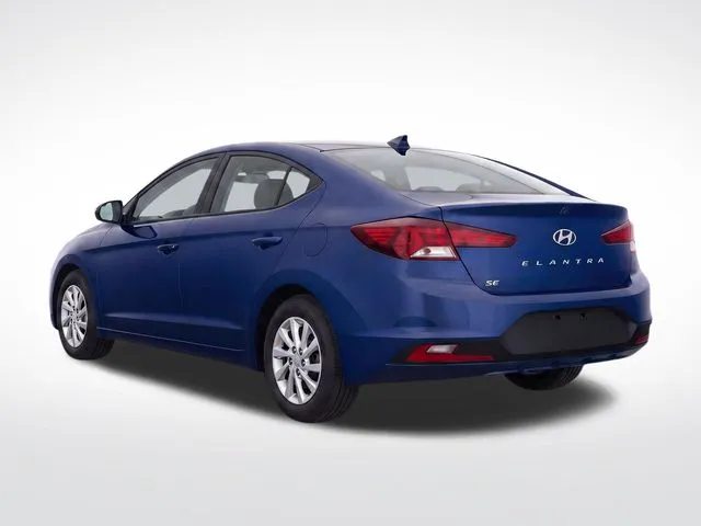 Hyundai Elantra photo 4