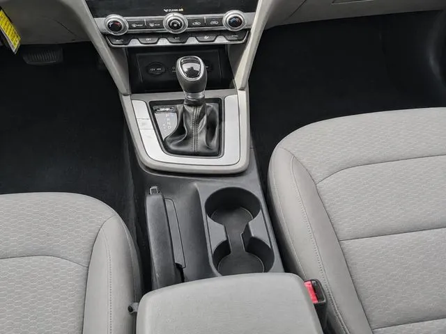 Hyundai Elantra photo 21